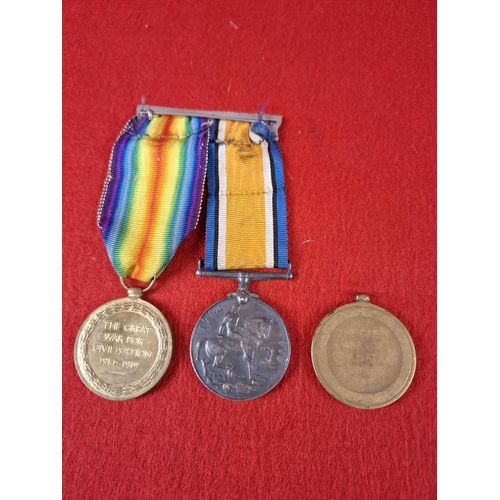 158 - WW1 duo and other medal. Duo reads 