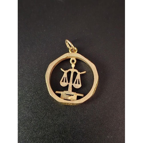 25 - 9ct gold pendant with scales of Libra 5.1 grams