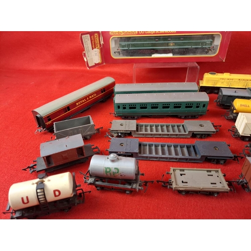 315 - Collection of OO gauge engines and carriages