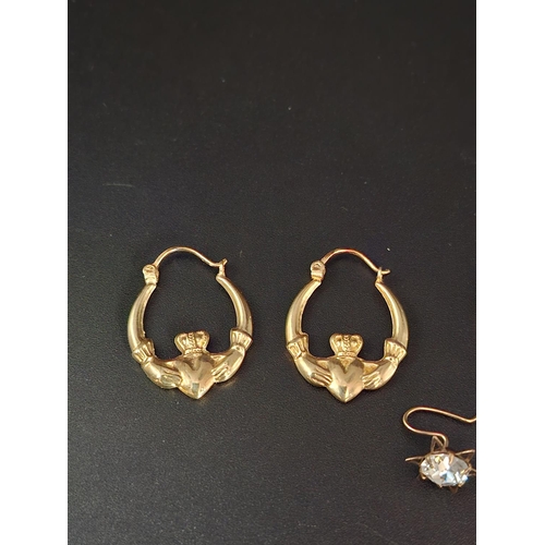 32 - 3 pairs of 9ct gold earrings 3.1 grams