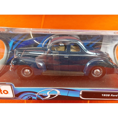 328 - Maisto 1939 Ford Deluxe die cast in box 1:18