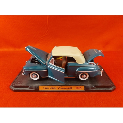 337 - Road Signature 1:18 1948 Ford Convertible