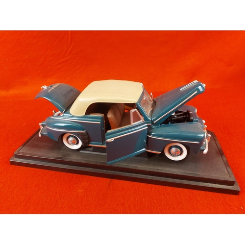 337 - Road Signature 1:18 1948 Ford Convertible