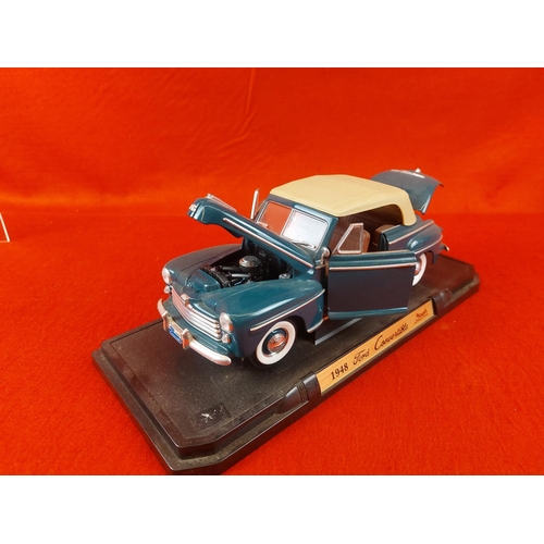 337 - Road Signature 1:18 1948 Ford Convertible