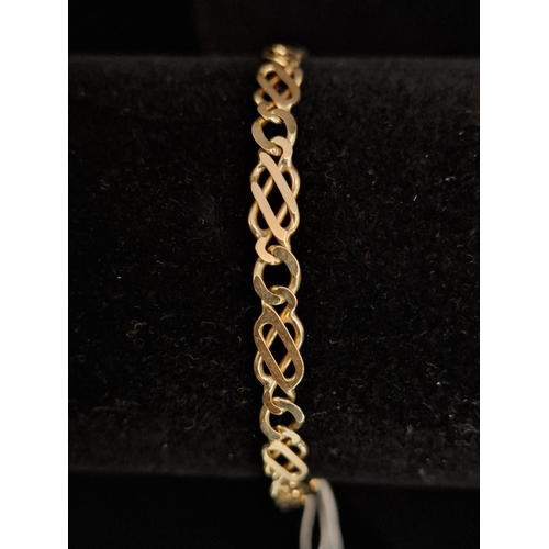 42 - 9ct gold bracelet 4.8 grams