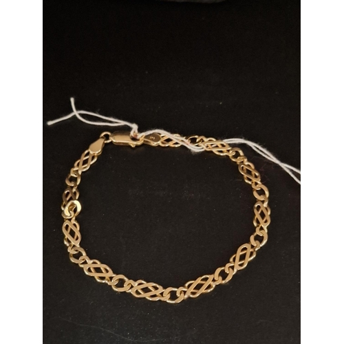 42 - 9ct gold bracelet 4.8 grams