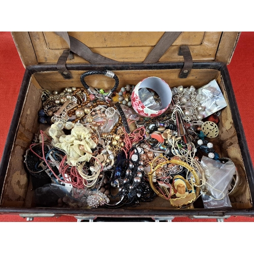 122 - Collection of costume jewellery in leather case.