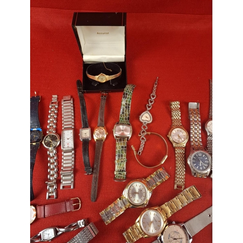 125 - Large collection of watches