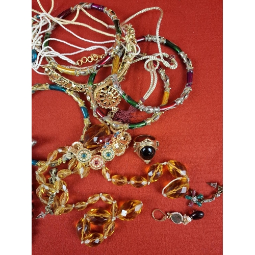 126 - Mixed costume jewellery