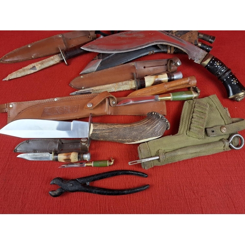 133 - Collection of various vintage knives & daggers (collection only)