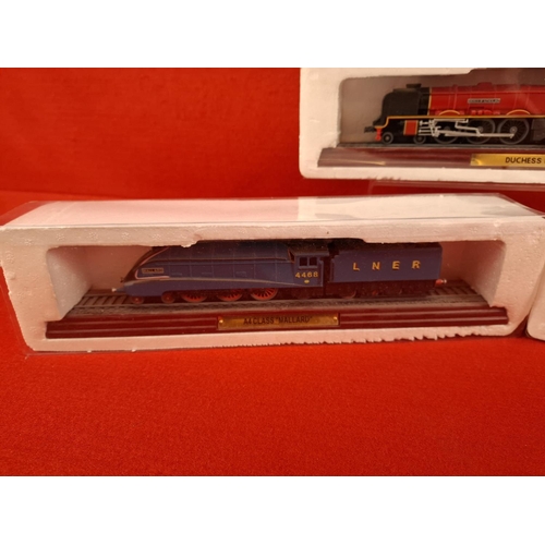 240 - 3 x Collectable model locomotives / trains