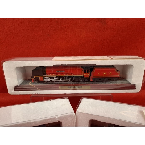 240 - 3 x Collectable model locomotives / trains