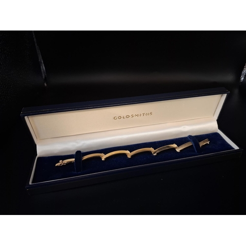 29 - 9ct gold bracelet in box 8.9 grams