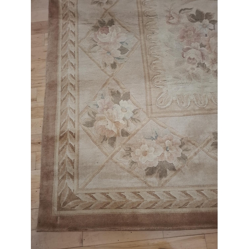 298 - Large high quality wool rug with attractive design 119