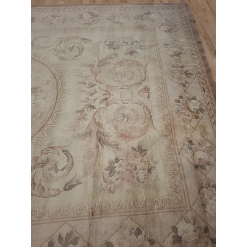 298 - Large high quality wool rug with attractive design 119