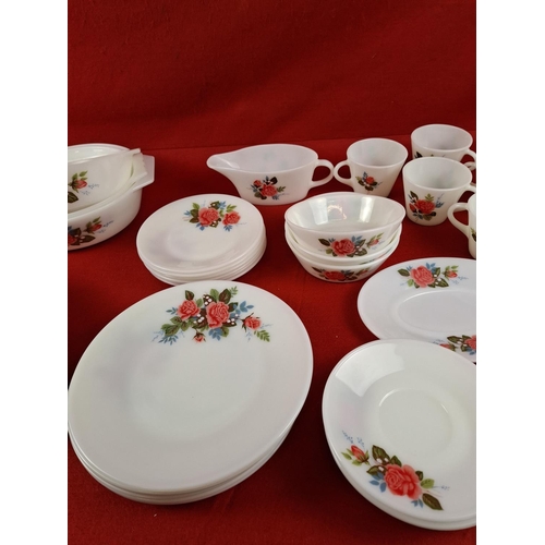 305 - Pyrex vintage Cottage Rose dinner service