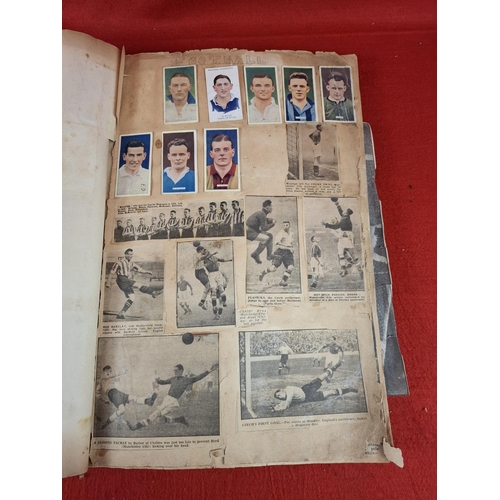 366 - Interesting scrap book with some nice historical moments