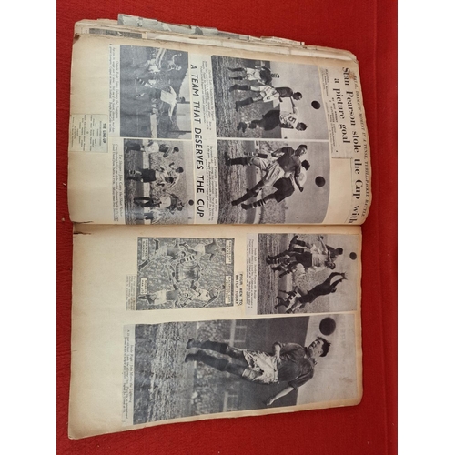 366 - Interesting scrap book with some nice historical moments