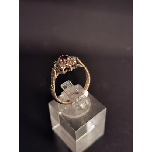 50 - 9ct gold ladies ring 3.9 grams