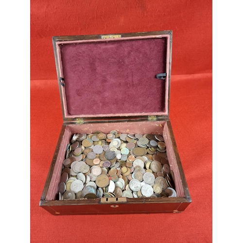 195 - Box of mixed coins