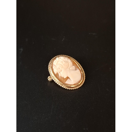 30 - 9ct gold cameo brooch 2.8 grams