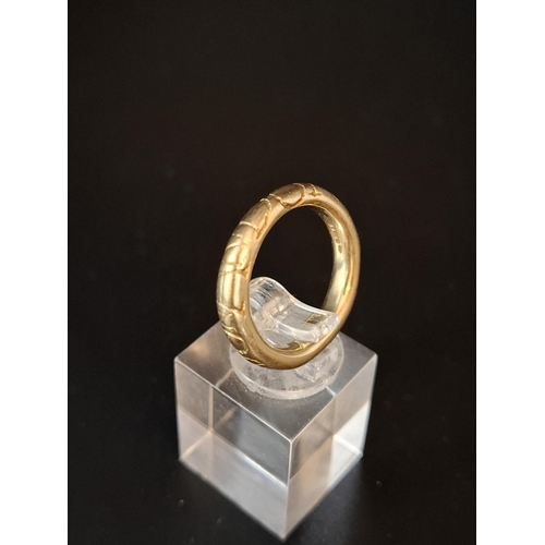 33 - 18ct gold ring 9.4 grams size P