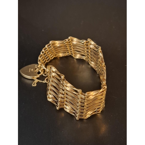 50 - 9ct gold gate bracelet 19.3 grams