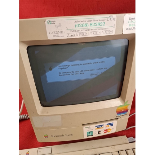 154 - Rare vintage Apple Macintosh Classic computer in working order with keyboard and mouse