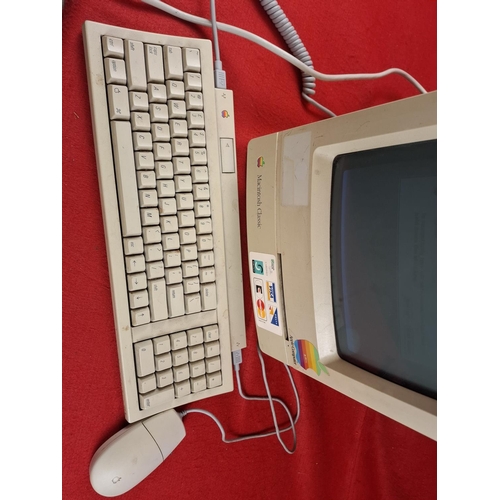 154 - Rare vintage Apple Macintosh Classic computer in working order with keyboard and mouse