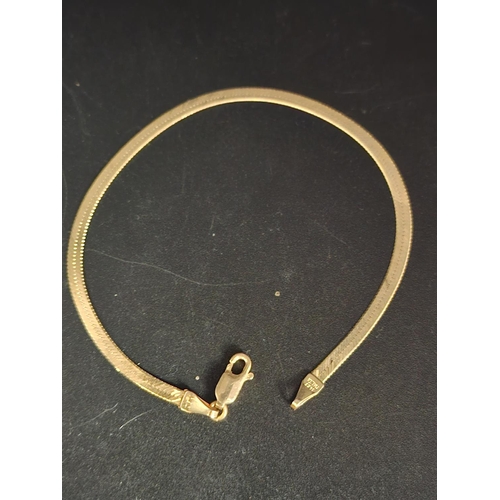 66 - 18ct gold bracelet length 19cm 2.3 grams