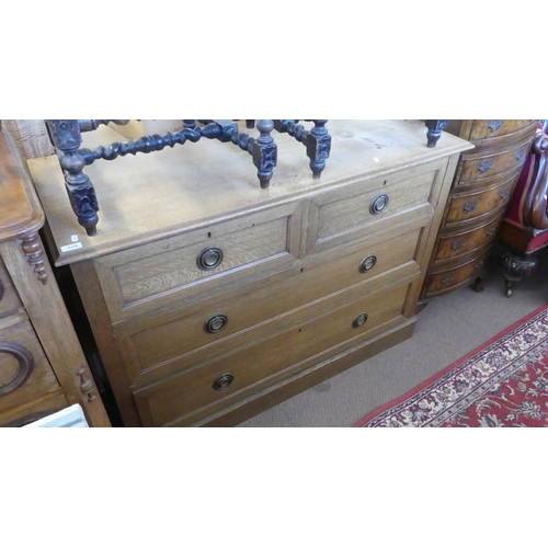 1114 - Oak Chest of 2 over 2 Drawers