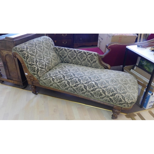 1123 - Victorian Scroll End Carved Chaise Longue