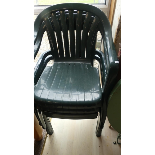 374 - 4 Plastic Garden Chairs