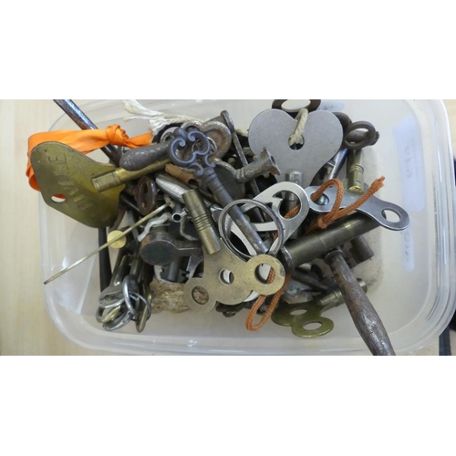 649 - Box - Assorted Clock Keys & Winders.