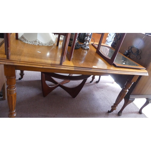 136 - Victorian Oak wind-out Dining Table