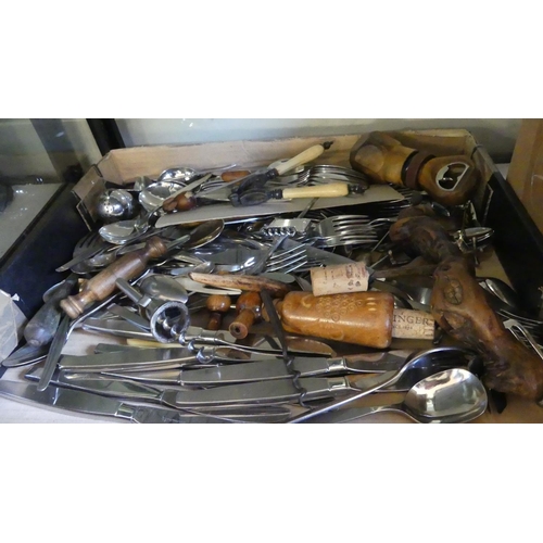 901 - Box - Cutlery Corkscrews etc.