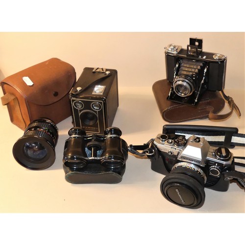 821 - Box - Assorted Cameras, Binoculars etc.