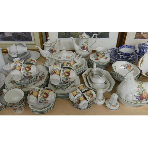 572 - Floral Patterned China Dinner, Tea & Coffee Service.