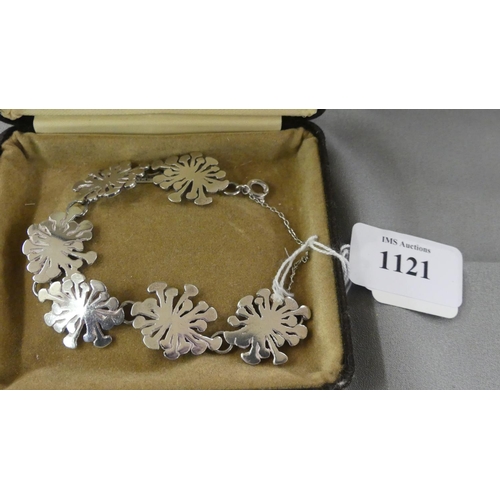 Lot 1121      