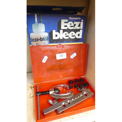 122 - Pipe Threading Kit & Brake& Clutch Bleeding Kit