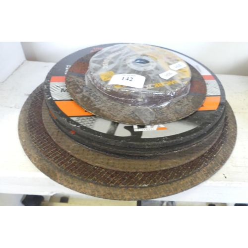 142 - Assorted Grinder & Cutting Disks