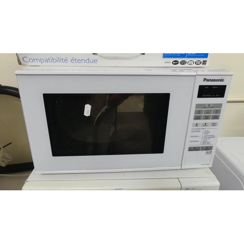 139 - Panasonic Microwave