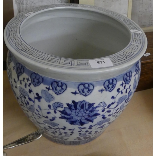 573 - Modern Chinese Blue & White Planter