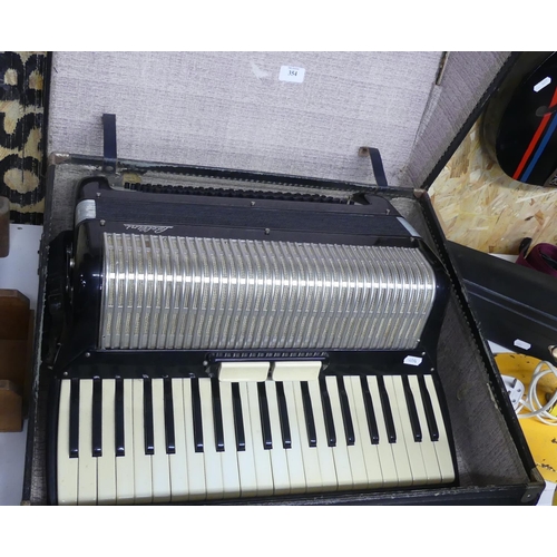 354 - Bellini Piano Accordian