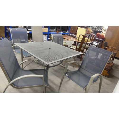 207 - Metal Garden Table & 6 Chairs