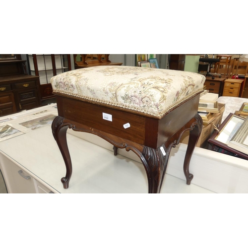 1941 - Victorian Mahogany Cabriole Piano Stool