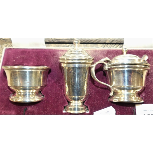 1572 - Cased Walker & Hall Silver Condiment Set in Fitted Case, Birmingham 1957, weighing approx 5.4 ox tro... 