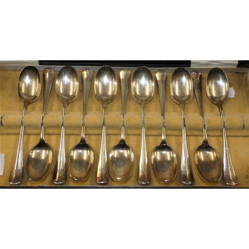 1595 - Eleven Early 20th Century Rat Tail Silver Plated Tea Spoons in Fitted Case (Part Set).