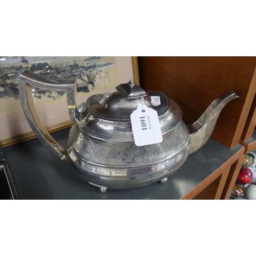 1601 - George III London Silver Teapot with Fine Foliate Engraving, Maker Thomas Wallis & Jonathan Hayne, w... 