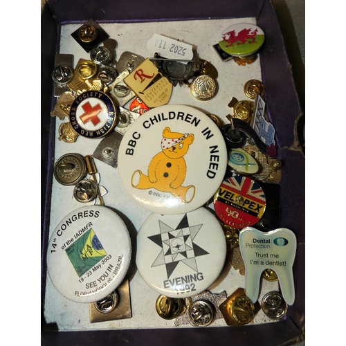 1649 - Lot of Badges